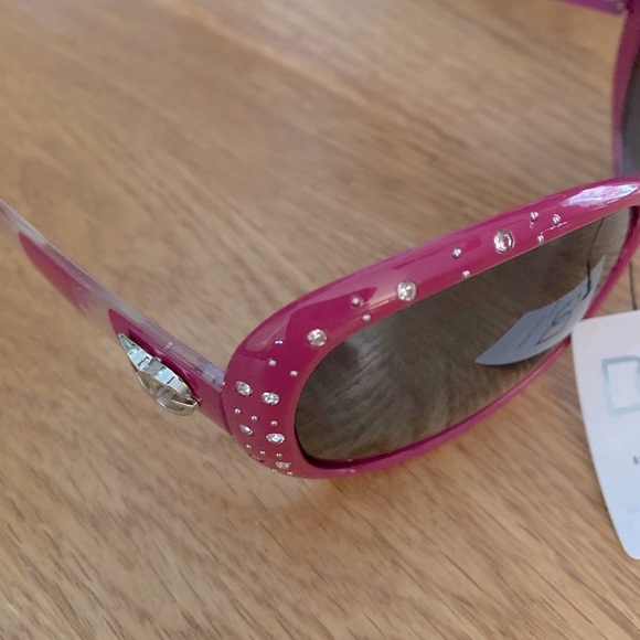 NEW WOMENS SUNGLASSES - Picture 3 of 3